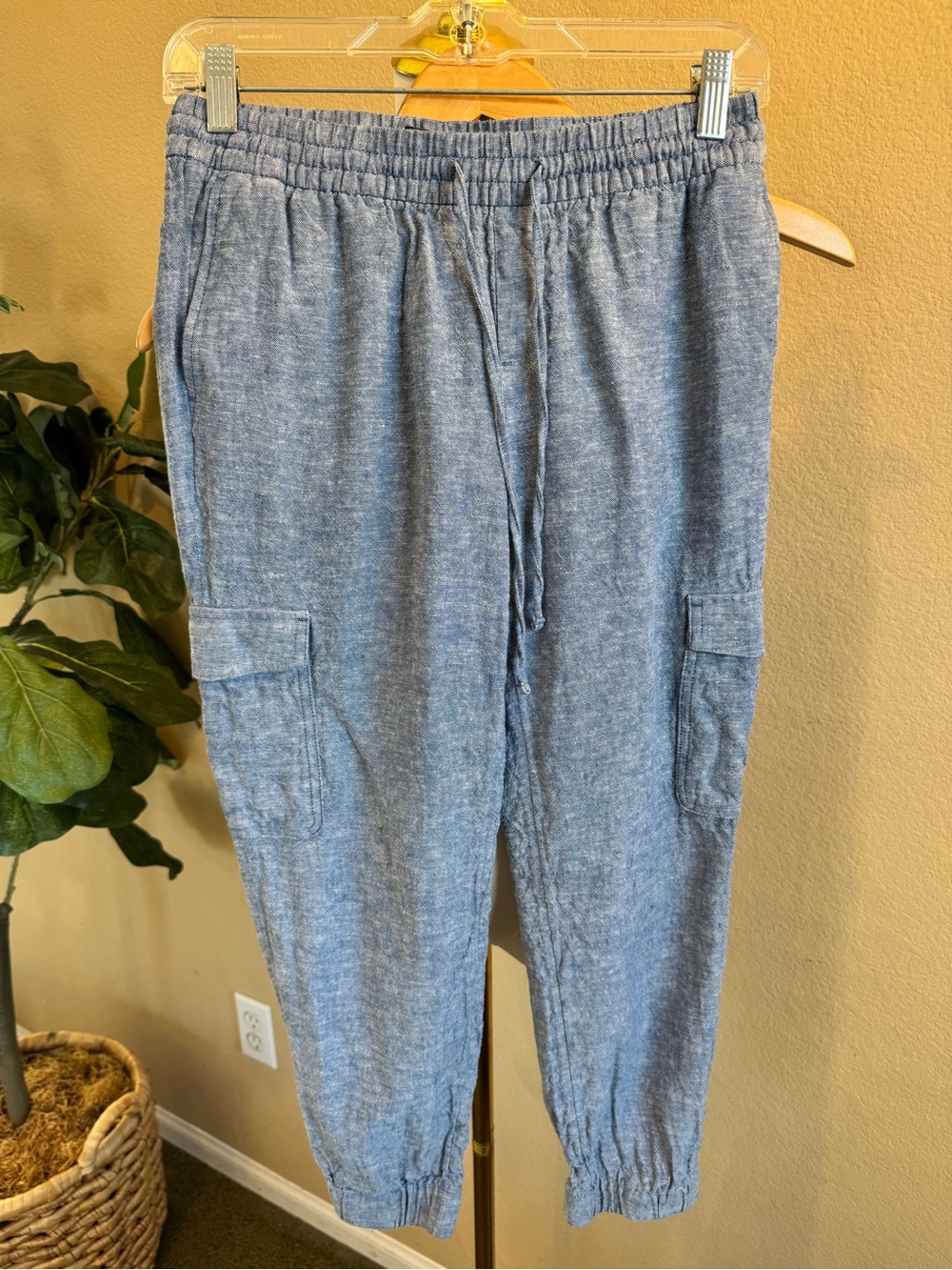 Banana Republic Women’s Cropped Linen Jogger Pants Size XS Blue Chambray Cargo
